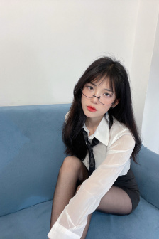 楼上的小女孩